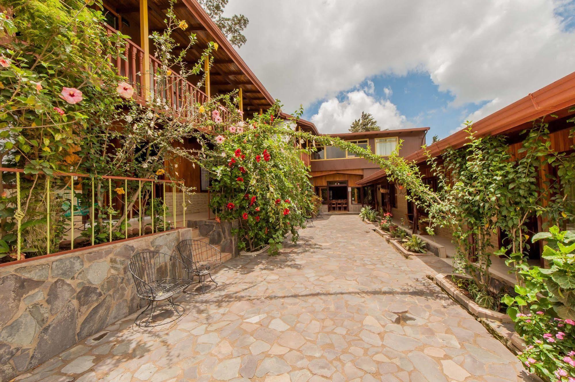 Hotel El Atardecer Monteverde Exterior photo